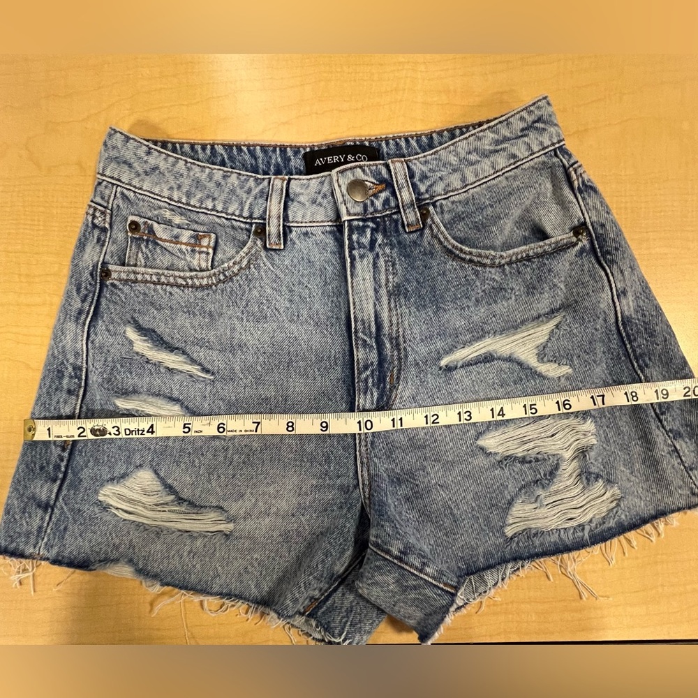 Avery & CO. Shorts